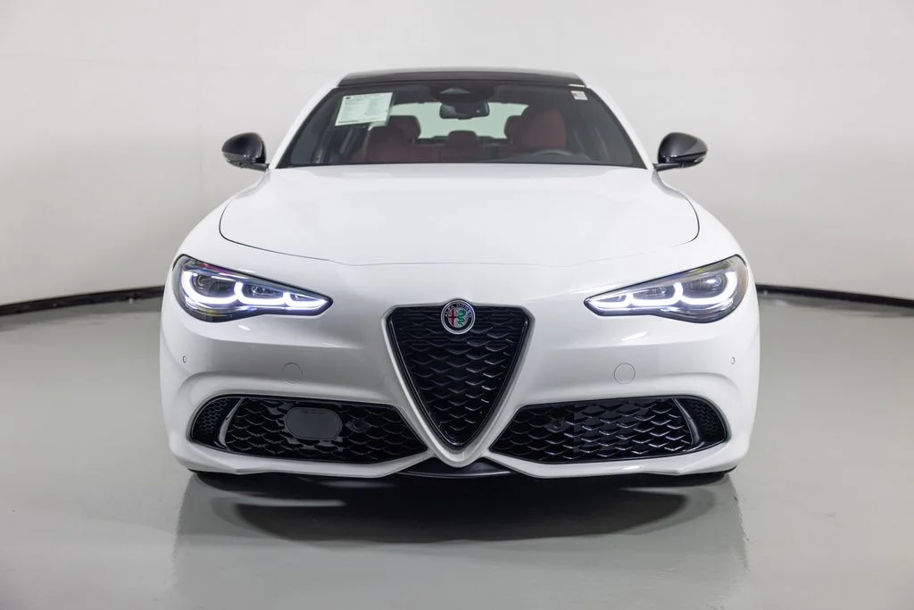 New 2026 Milano White Exterior Paint Alfa Romeo Veloce image 5