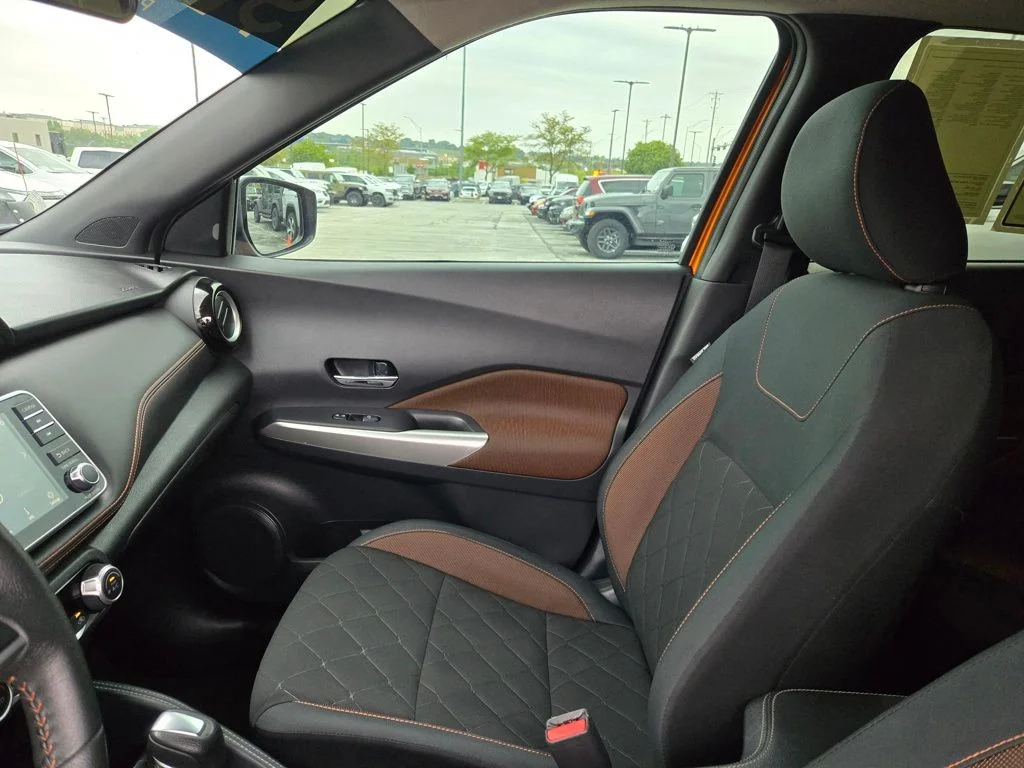 Used 2020 Orange Nissan SR image 22