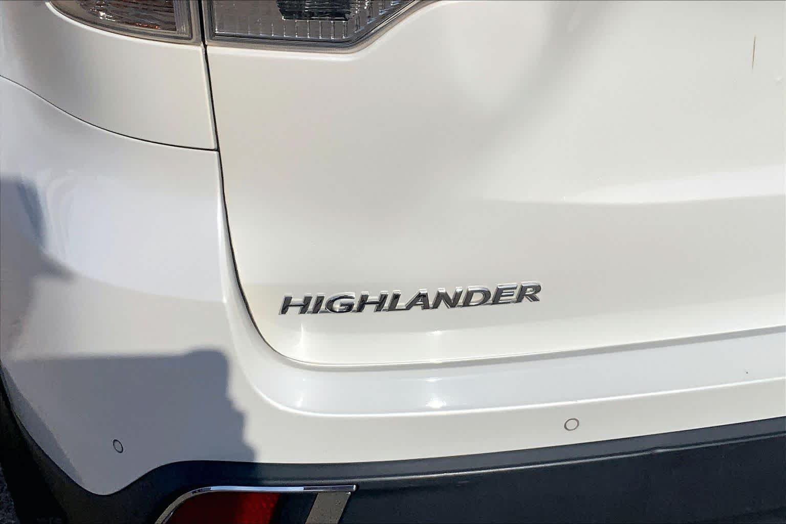 Used 2019 Blizzard Pearl Toyota Limited image 10