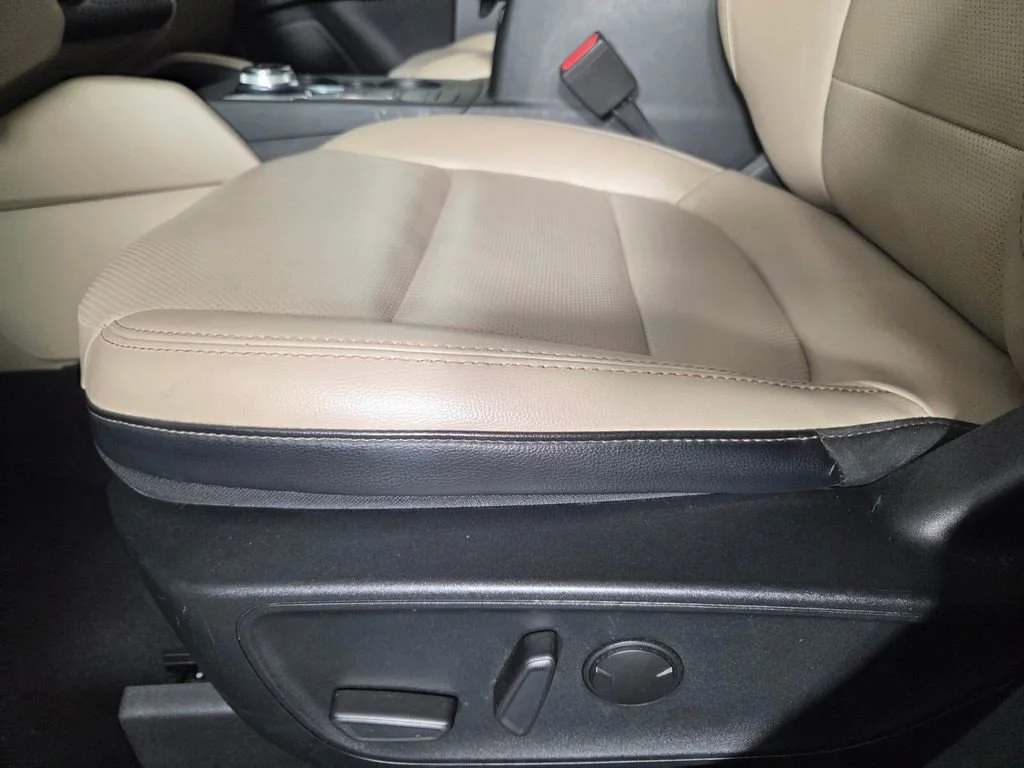 Used 2020 White Metallic Ford SEL image 11