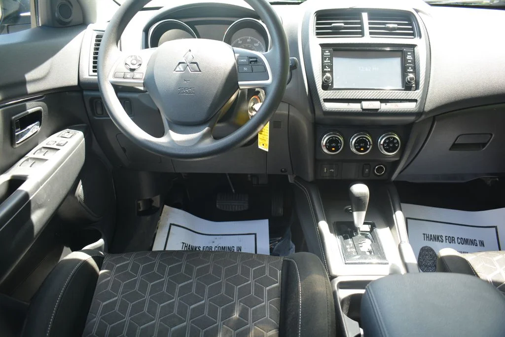 Used 2024 Silver Mitsubishi 2.0 ES image 3