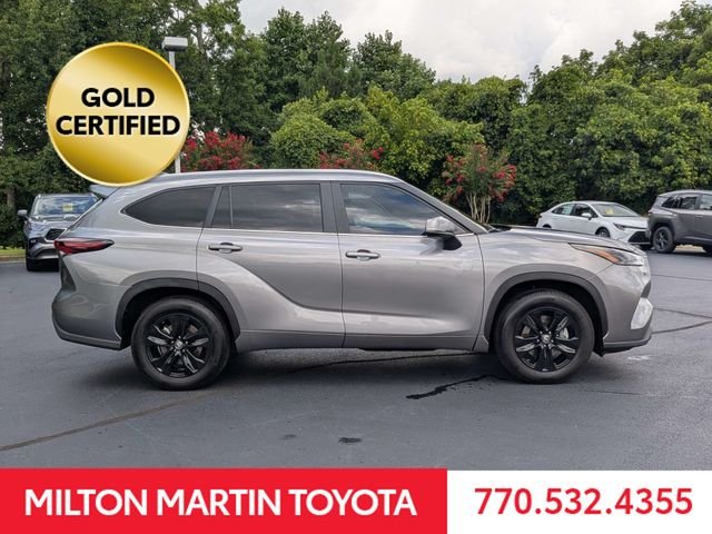 Certified Used 2025  Toyota XLE image 8