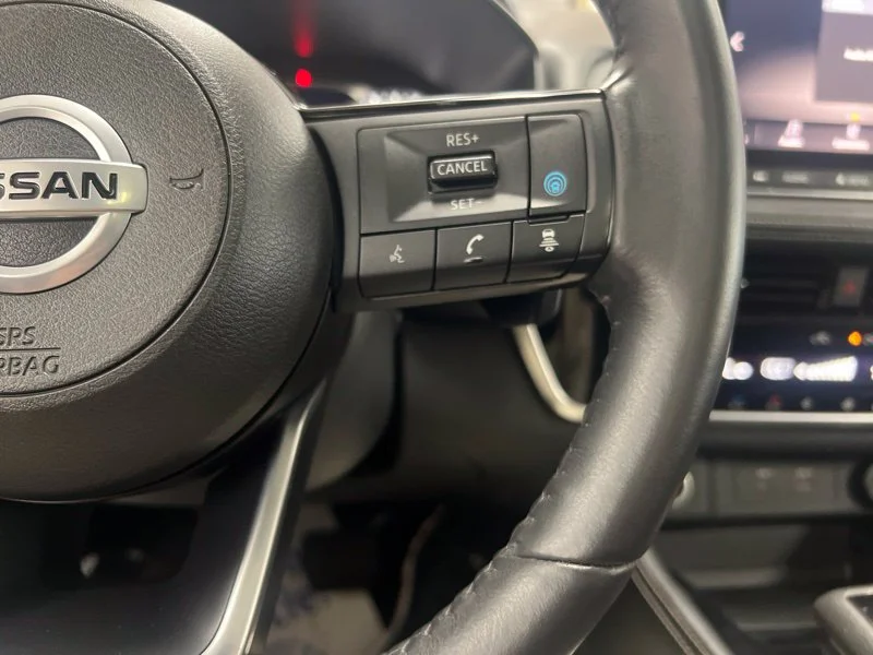 Used 2021 White Nissan SL image 24