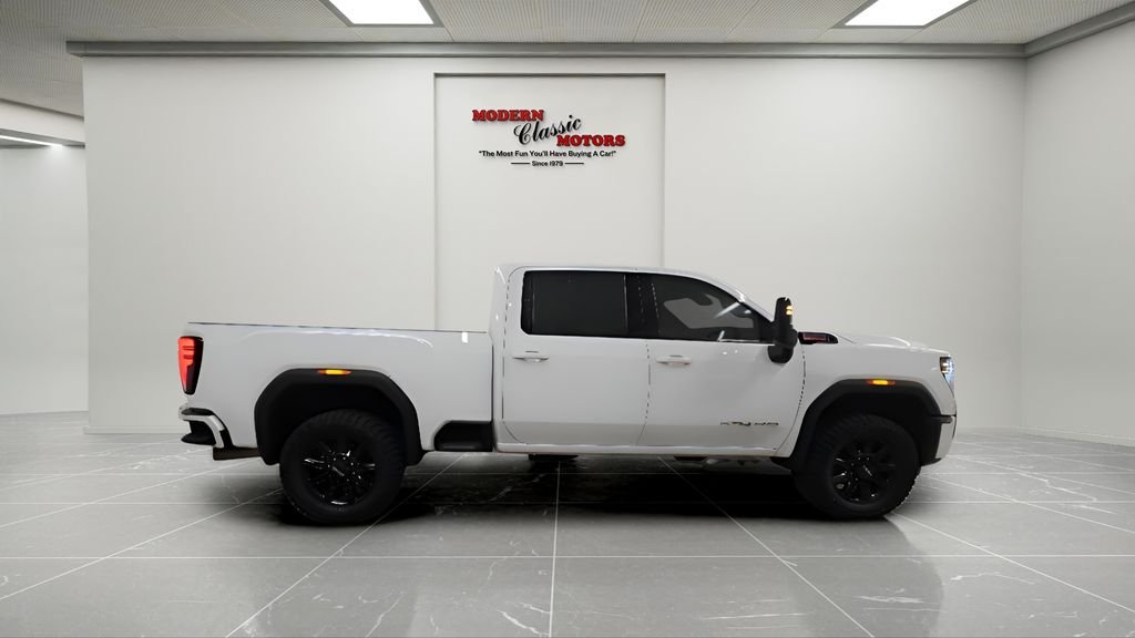 Used 2025 White GMC AT4 image 8