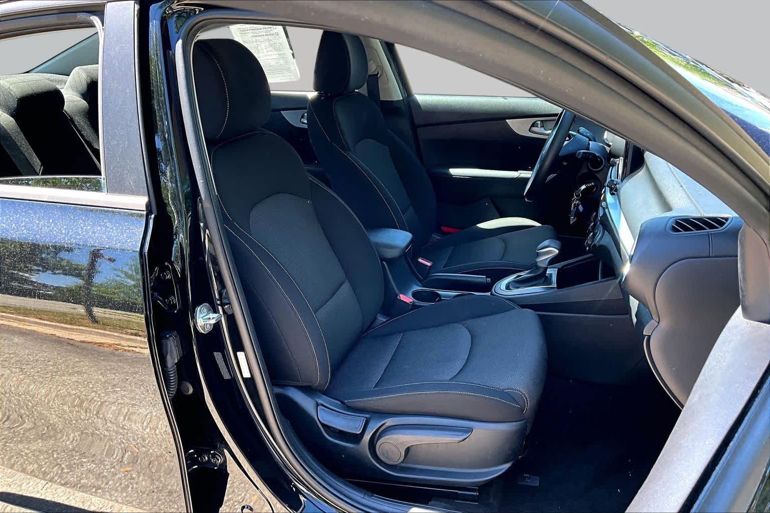 Used 2024 Aurora Black Kia LXS image 9