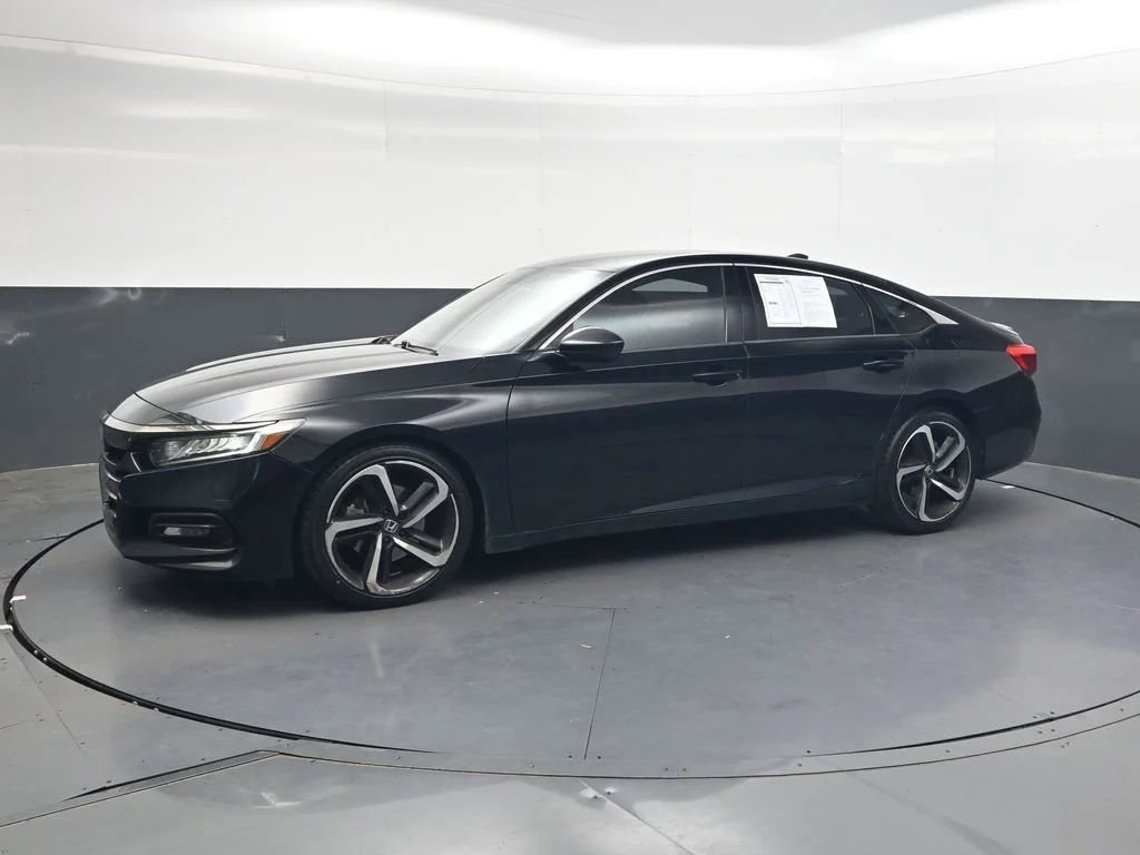 Used 2018  Honda Sport image 11