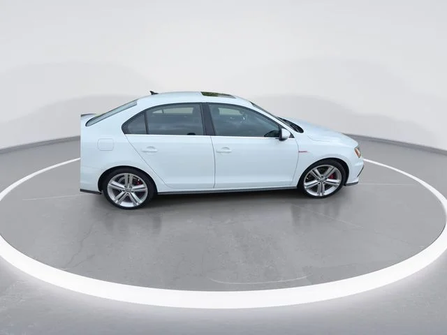 Used 2017  Volkswagen GLI image 9