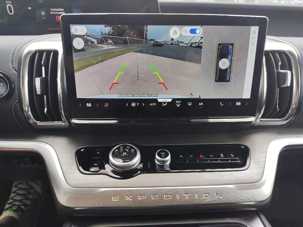 New 2026 Oxford White Ford Platinum® image 25