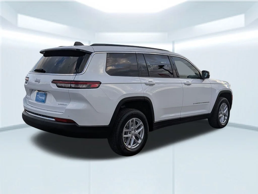 New 2025 White Jeep Laredo image 7