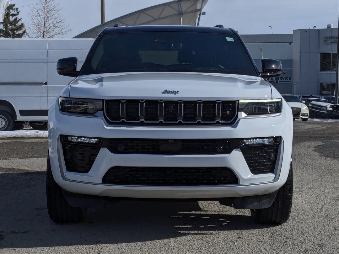 New 2026 White Jeep Summit - - 4x4 - Pano Sunroof - Palermo Lthr - Head-Up Display - Night Vision & More! image 3