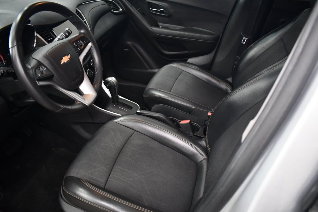 Used 2019 Silver Ice Metallic Chevrolet LT image 27