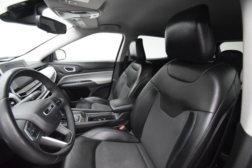 Used 2022 Black Jeep Latitude image 13