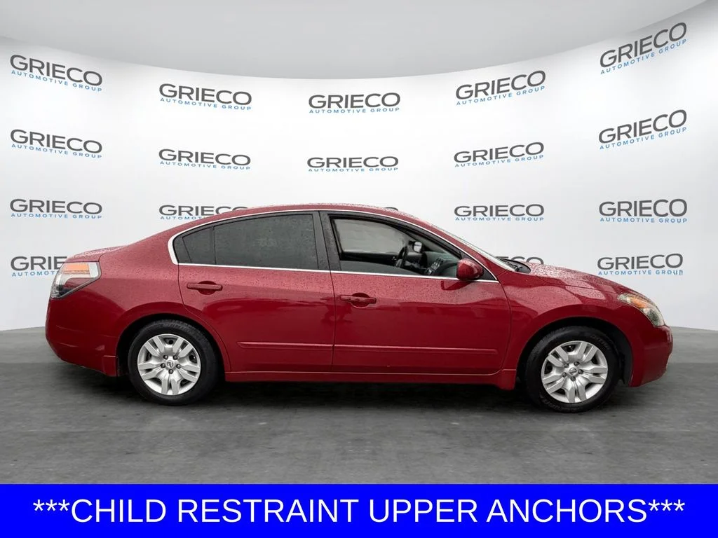 Used 2009 Red Nissan 2.5 S image 8