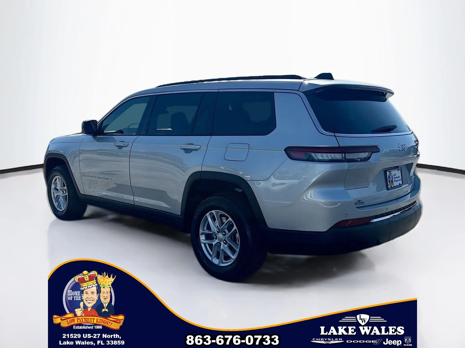 New 2026 Silver Zynith Exterior Paint Jeep Laredo X image 4