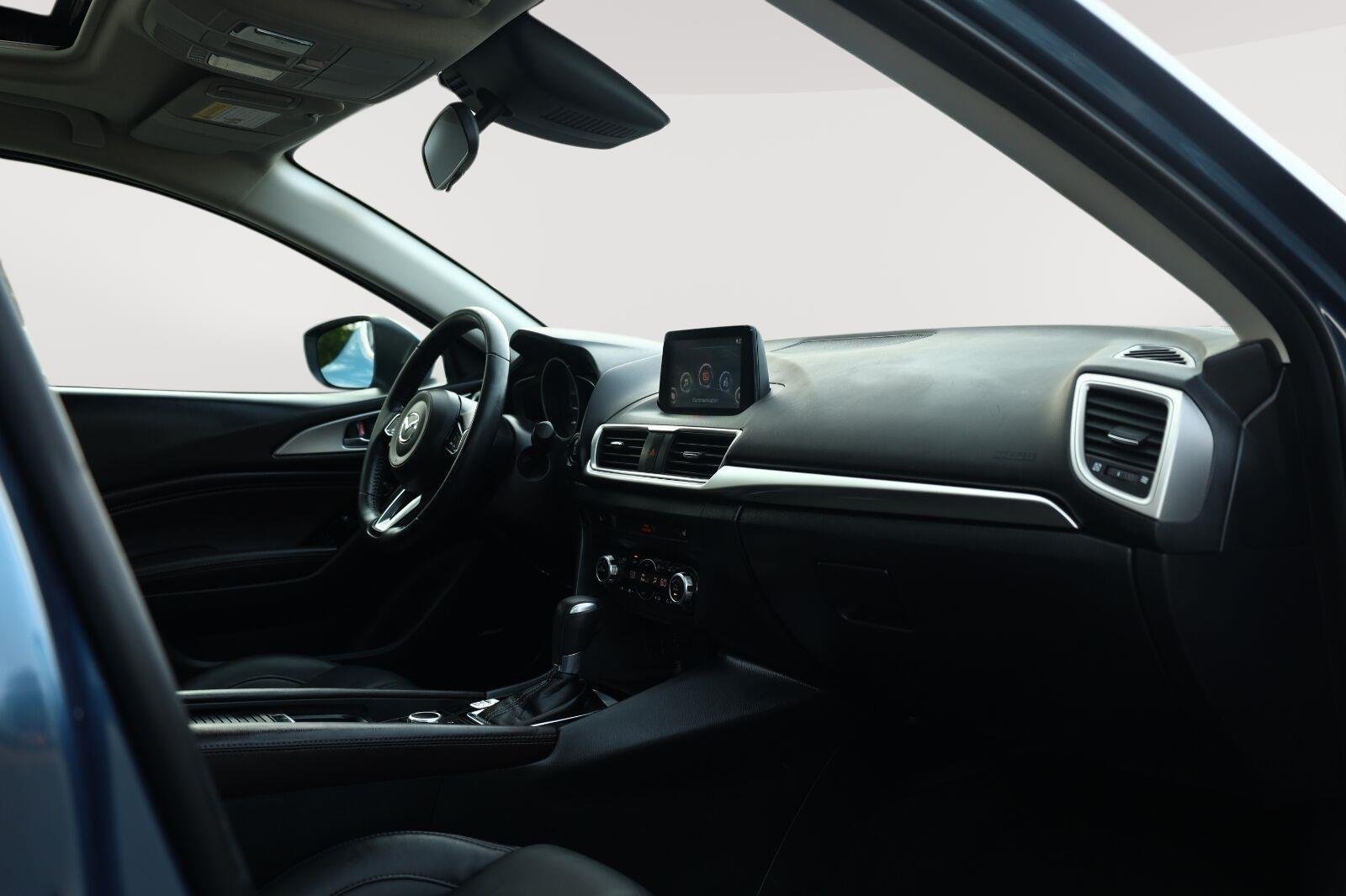 Used 2018 Eternal Blue Mica Mazda Touring image 21