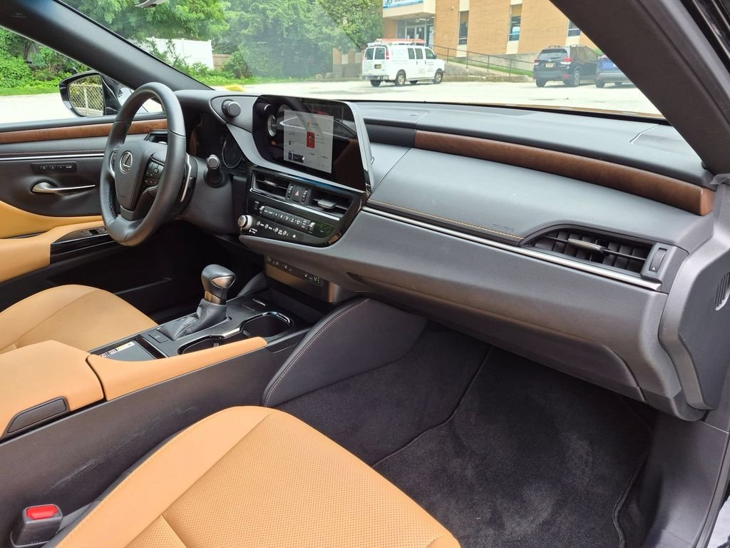 Used 2024 Black Lexus 350 image 27