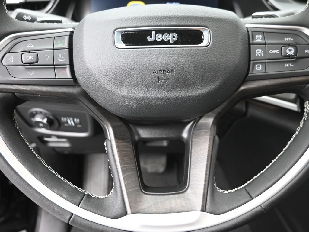 New 2026 Diamond Black Crystal Pearlcoat Jeep Limited image 19
