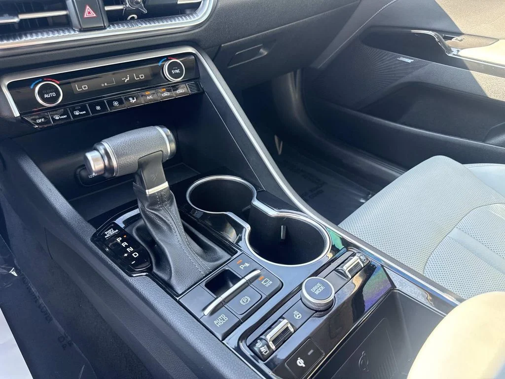 Used 2022 Black Kia EX image 21