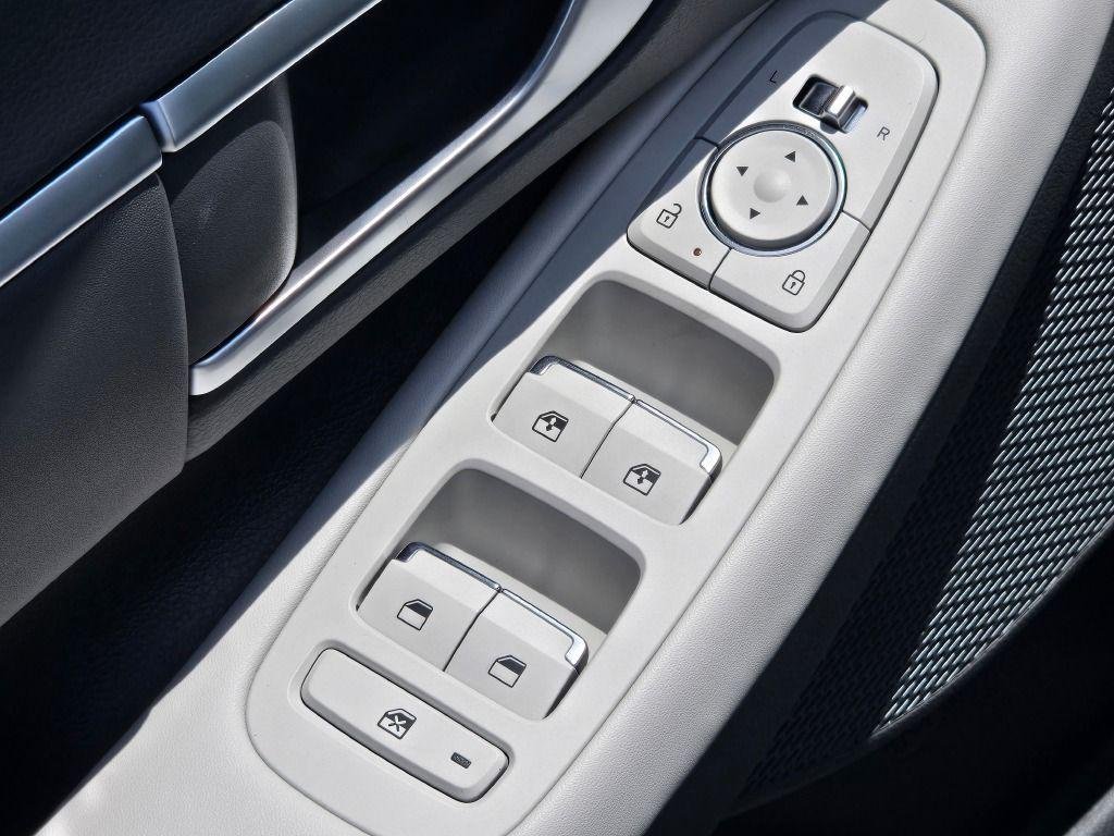 New 2026 White Hyundai SEL Sport image 19
