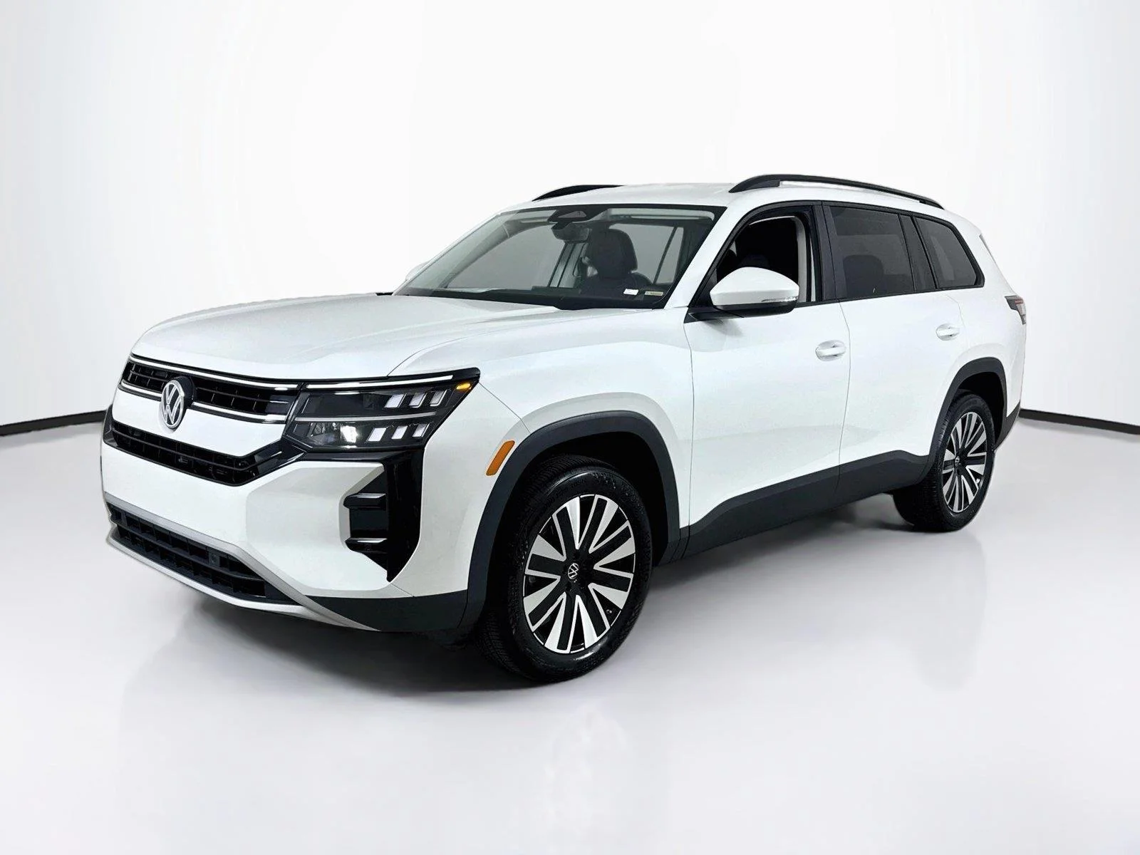 New 2027 Opal White Pearl Volkswagen SE w/Technology image 1