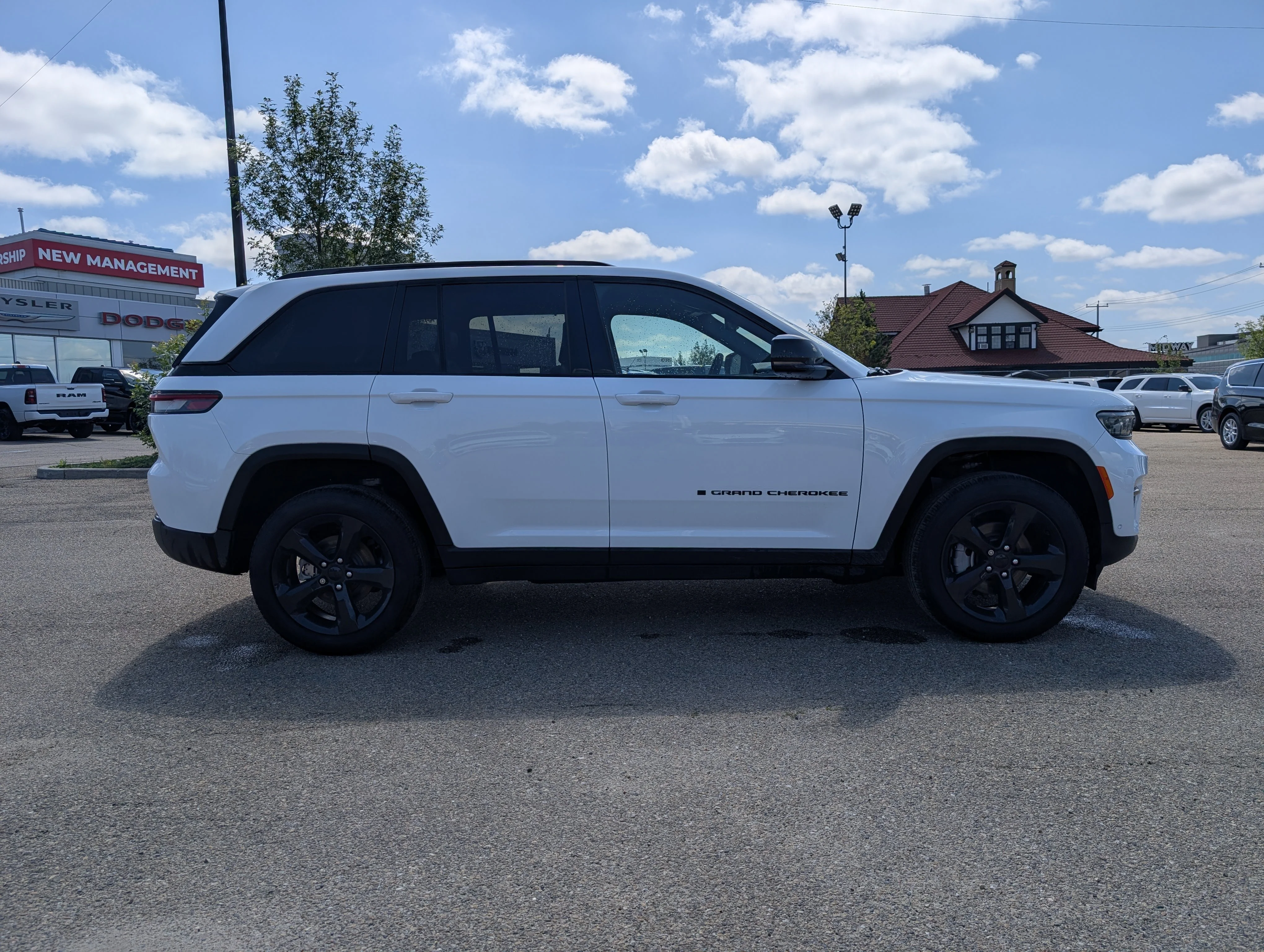 New 2025 Bright White Jeep Limited image 8