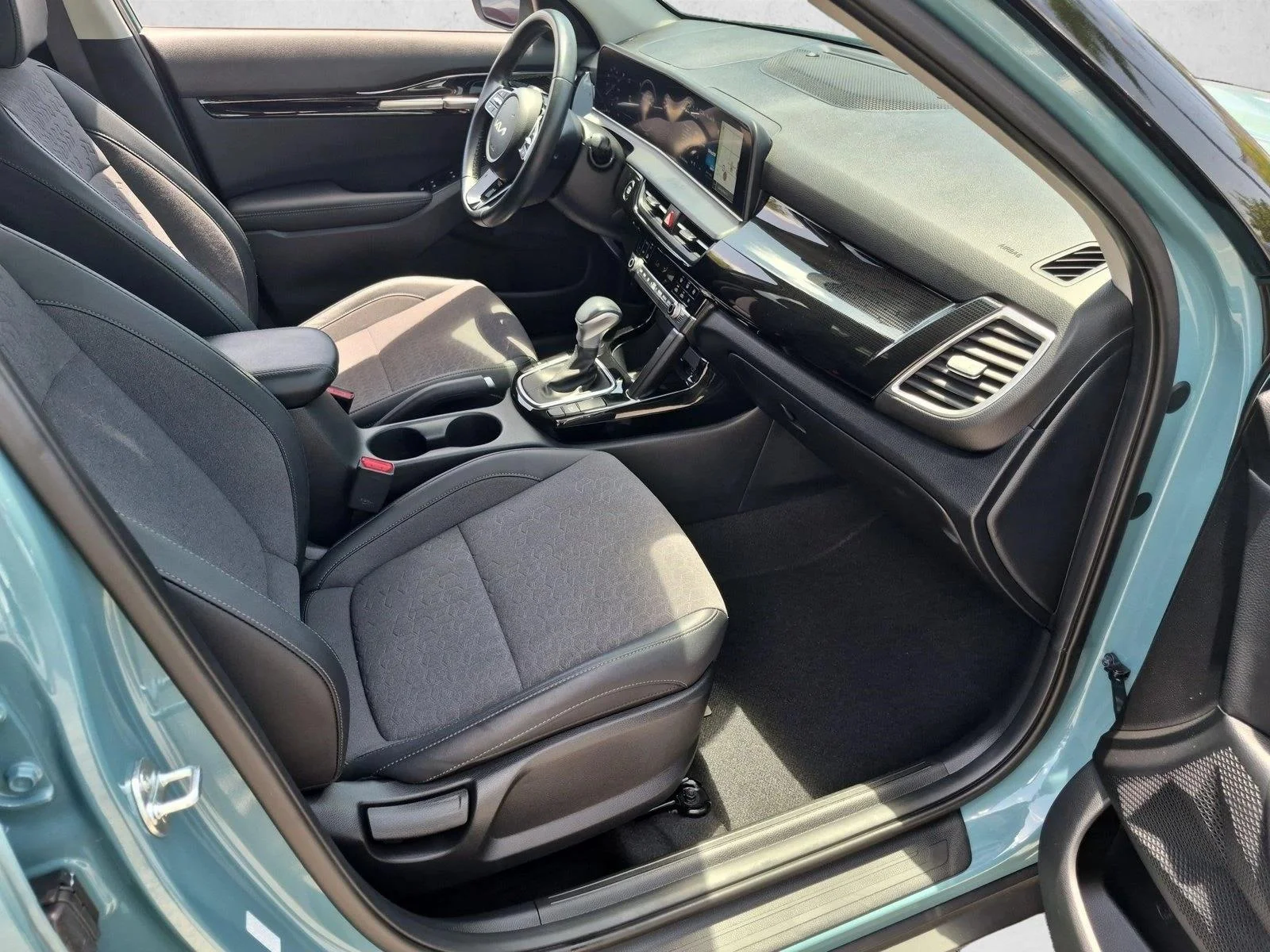 Used 2024 Pluton Blue/Black Roof Kia S image 21