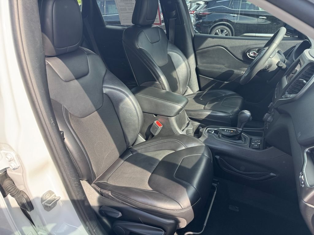 Used 2020 Bright White Clearcoat Jeep Latitude Plus image 18