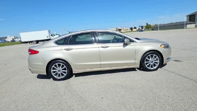 Used 2017 White Gold Ford SE image 8