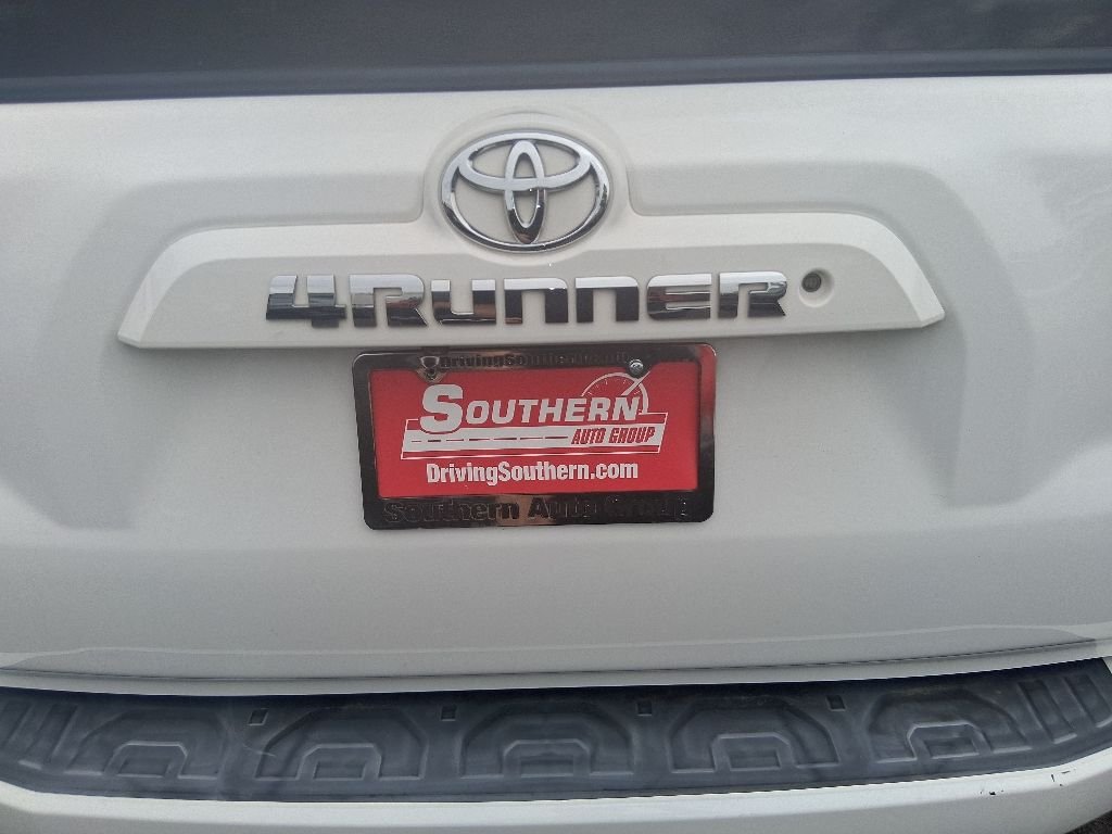 Used 2019 White Toyota SR5 image 15