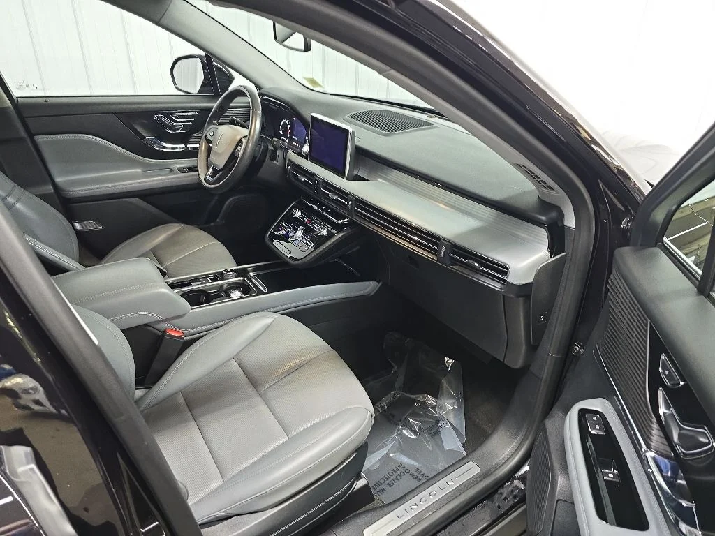 Used 2021 Black Lincoln Standard image 19