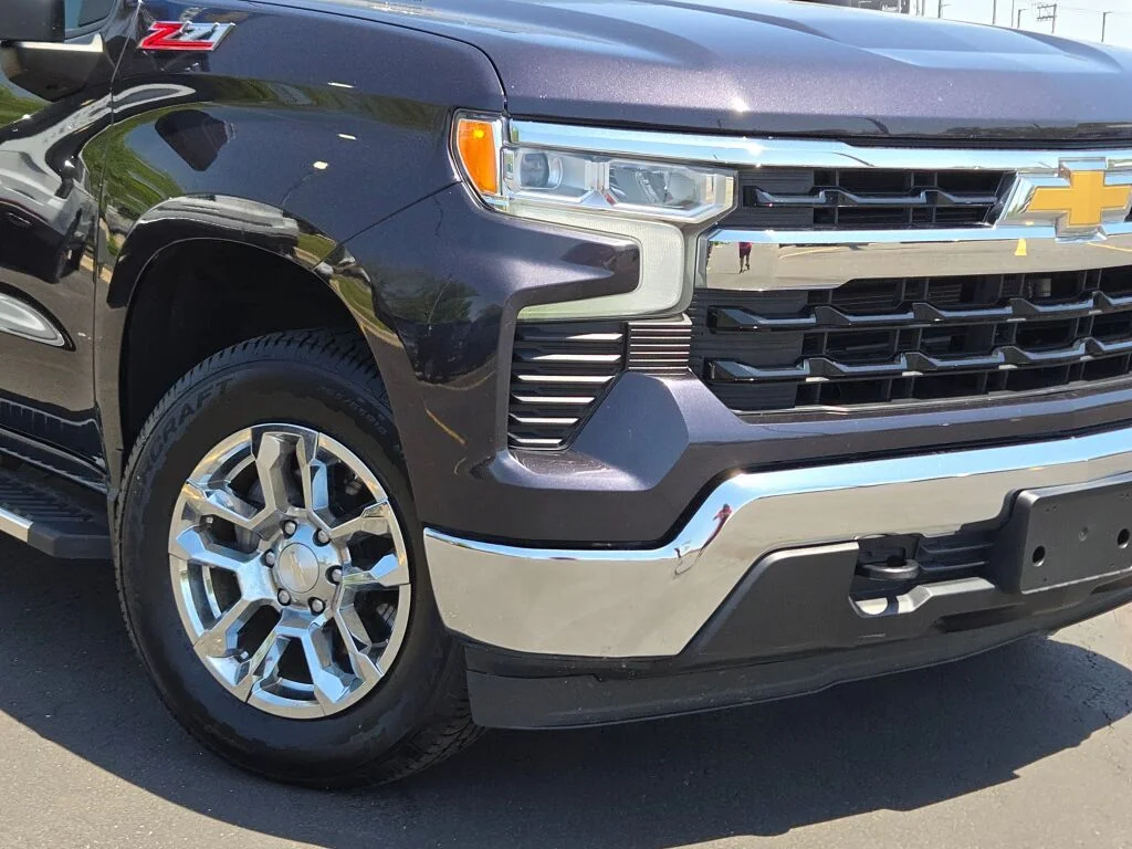 Used 2022 Gray Chevrolet LT image 3