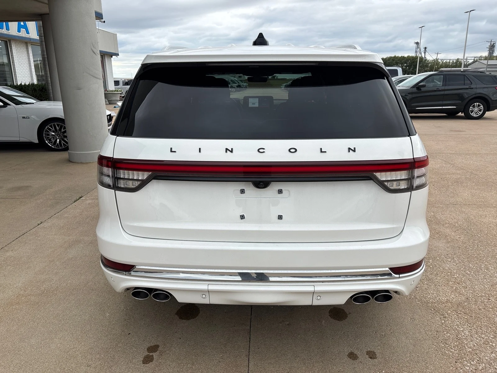 Used 2025 Pristine White Lincoln Black Label image 8