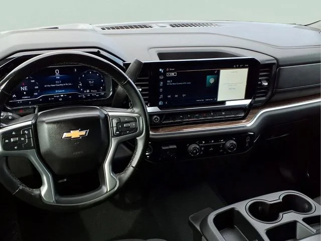 Used 2024 Summit White Chevrolet LT image 5
