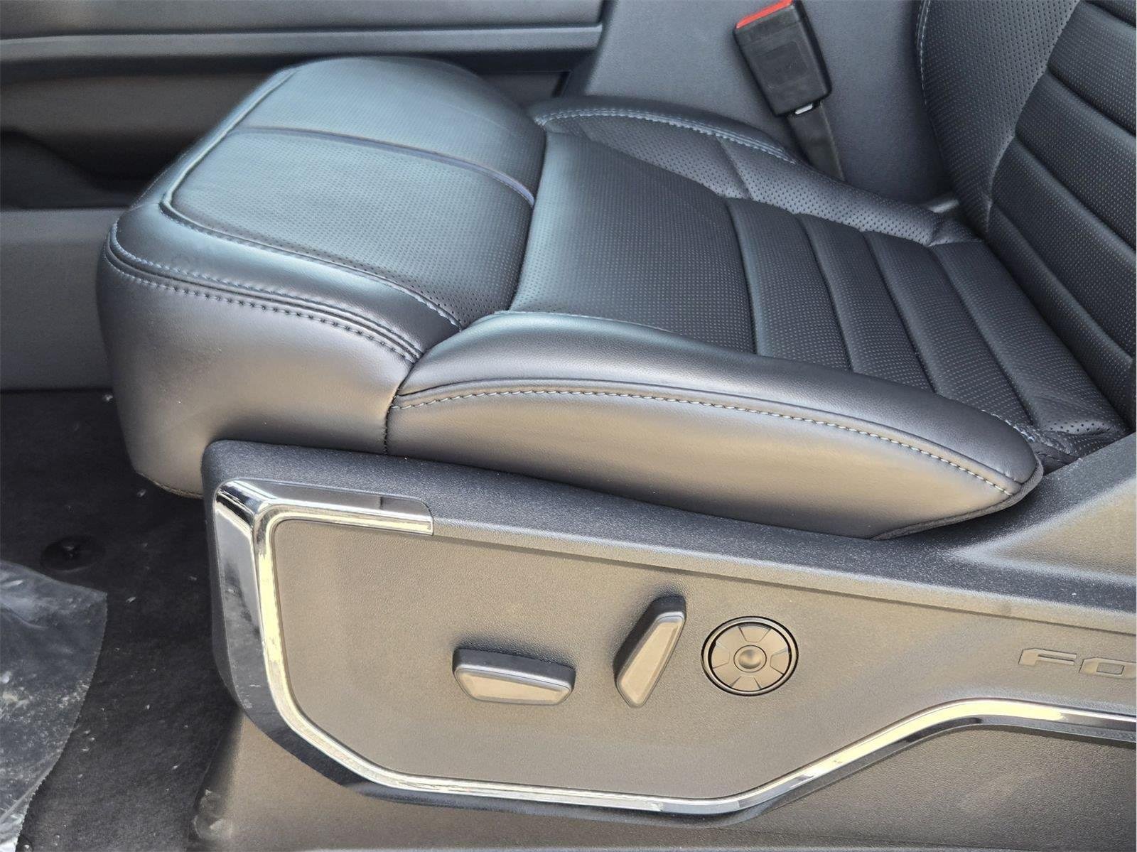 New 2026 Agate Black Metallic Ford F-450® Platinum® image 16