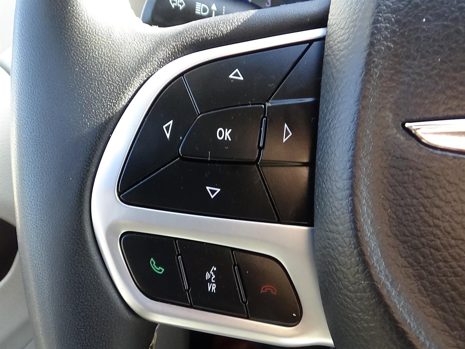 Used 2023 Bright White Clear Coat (pw7) Chrysler LX image 18