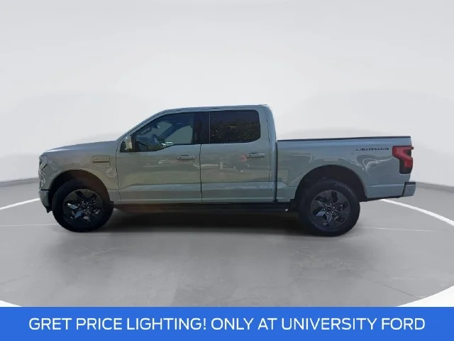 Used 2023 White Ford Lariat image 6