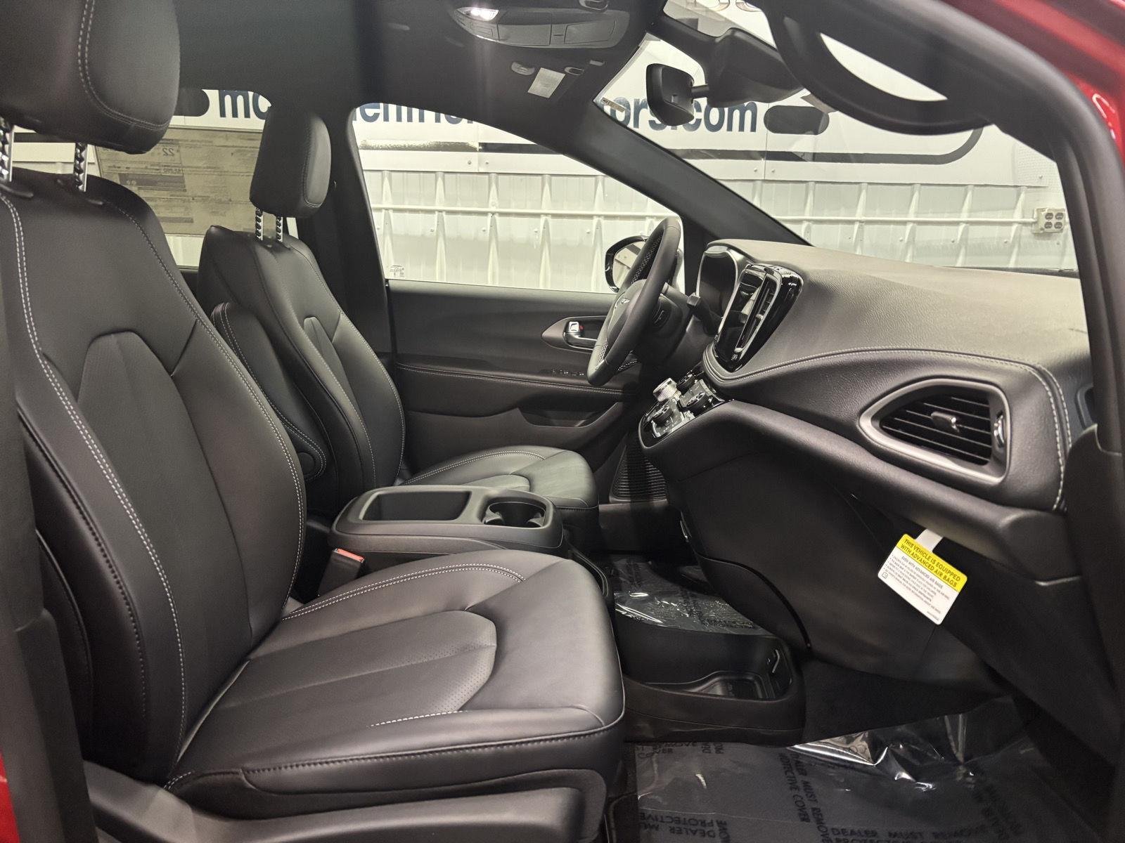 2026 Chrysler Pacifica Select - Photo 27