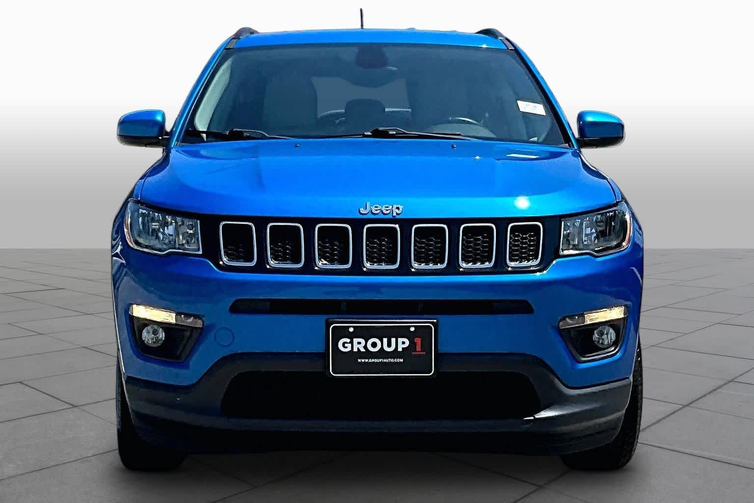 Used 2018 Laser Blue Pearlcoat Jeep Latitude image 4