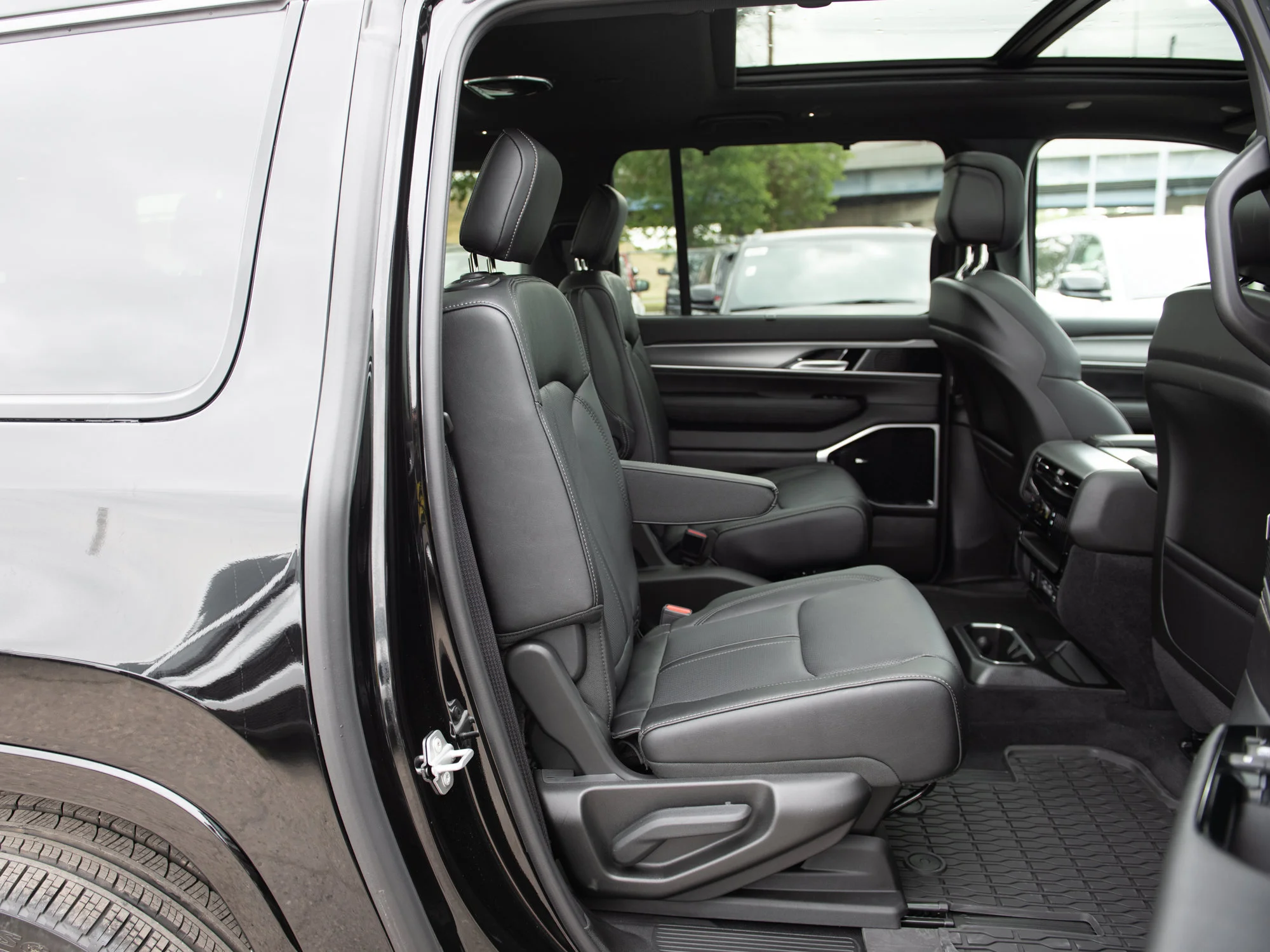 New 2026 Black Jeep Limited Reserve* image 32