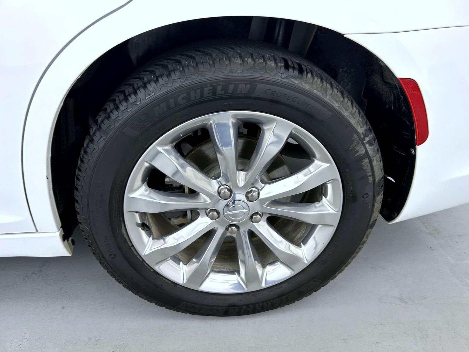Used 2020 White Chrysler Limited image 23