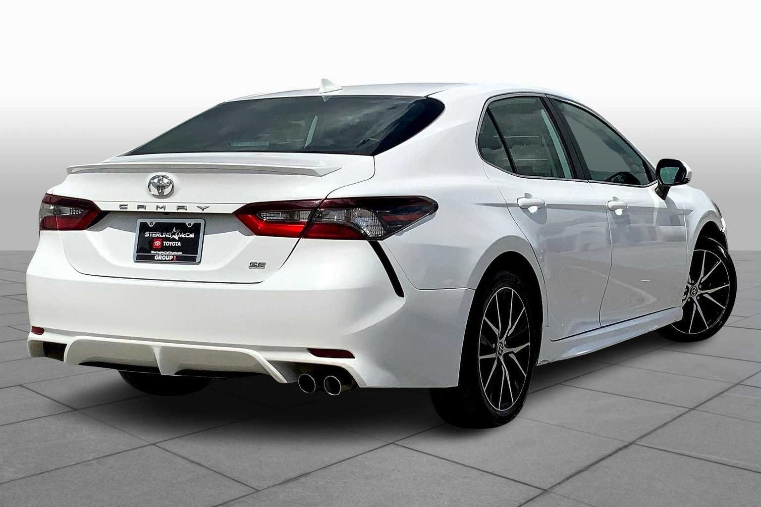 Used 2024 Ice Cap Toyota SE image 13