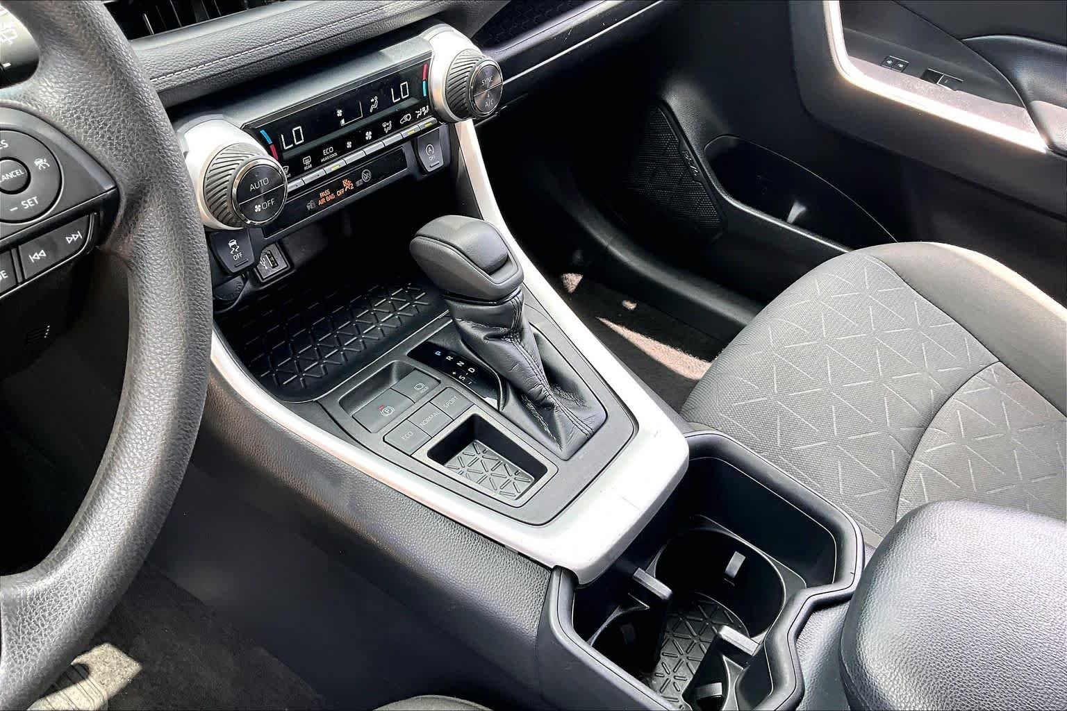 2023 Toyota RAV4 XLE - Photo 16