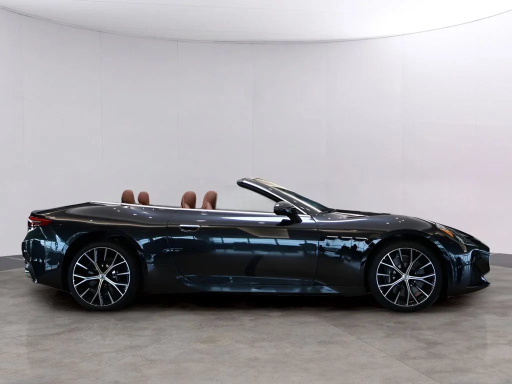 New 2026 Nero Assoluto Metallic Maserati Base image 4
