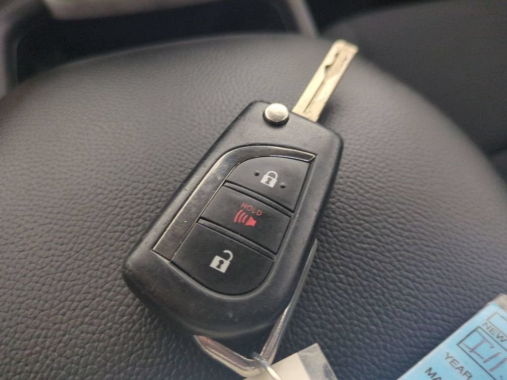 2021 Toyota RAV4 LE - Photo 36