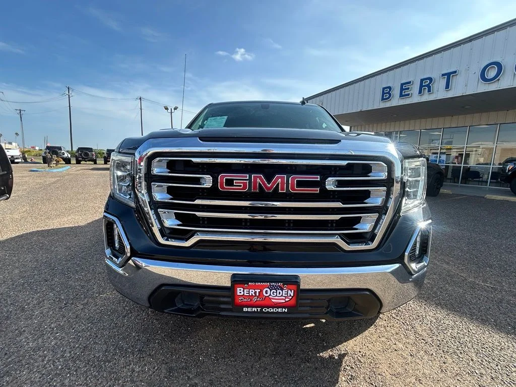 Used 2020 Black GMC SLT image 2