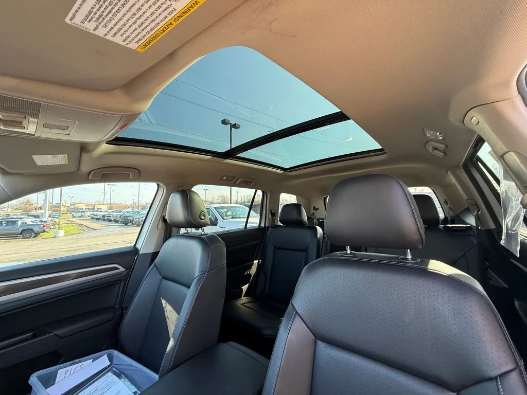 Used 2018 Silver Volkswagen SEL image 13