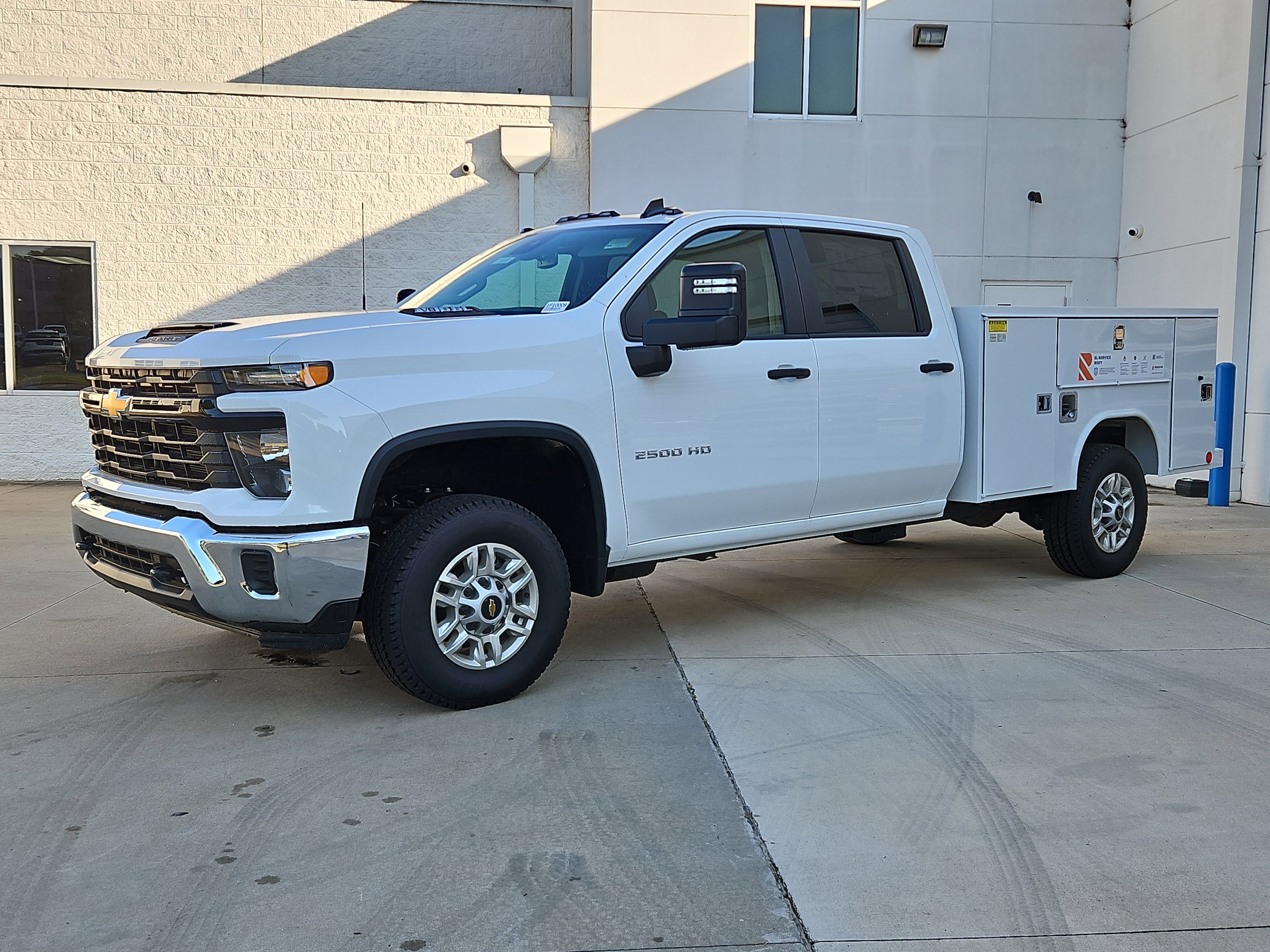 New 2026 Summit White Chevrolet WT image 1