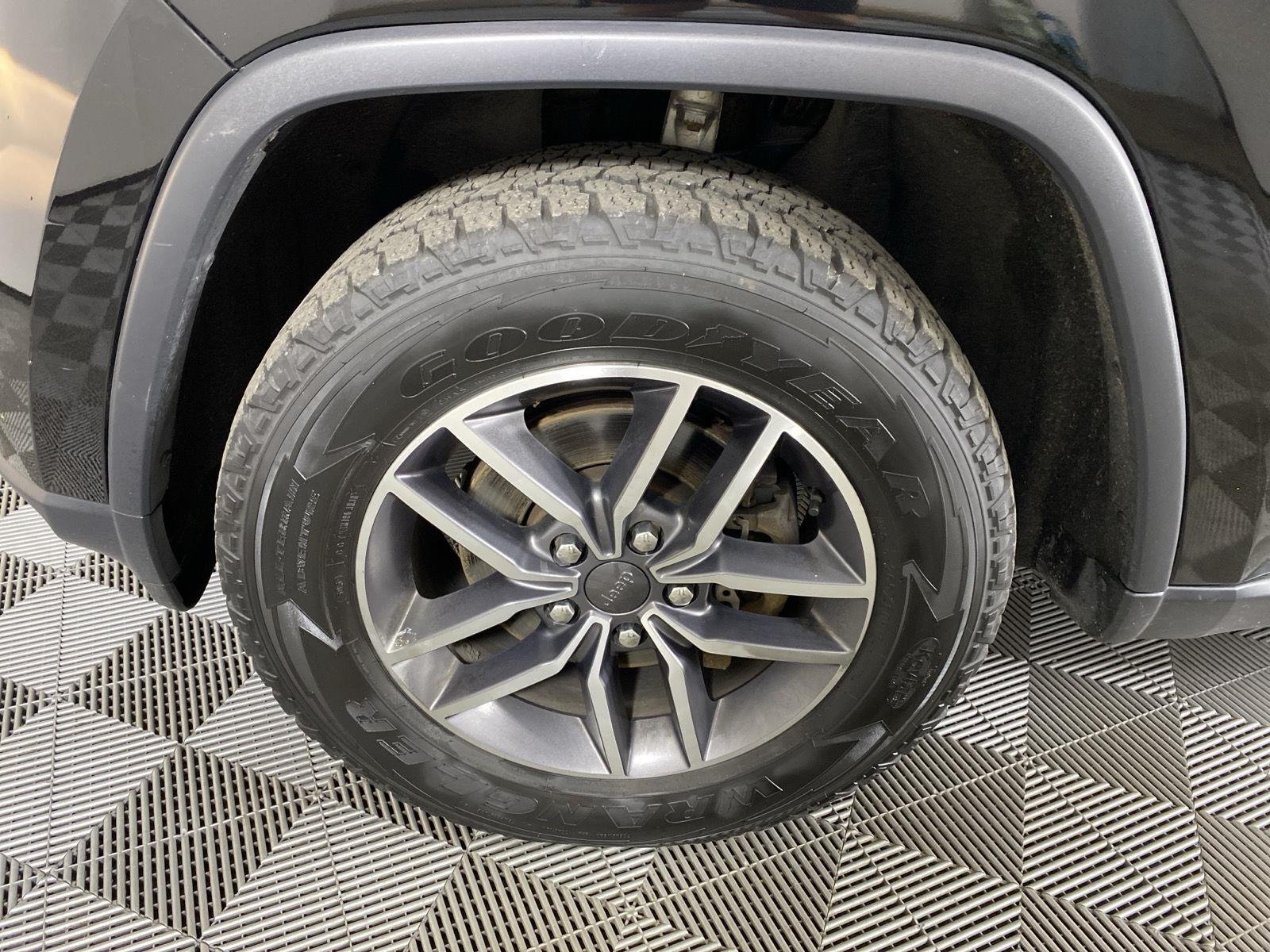 Used 2020 Diamond Black Crystal Pearlcoat Jeep North image 11