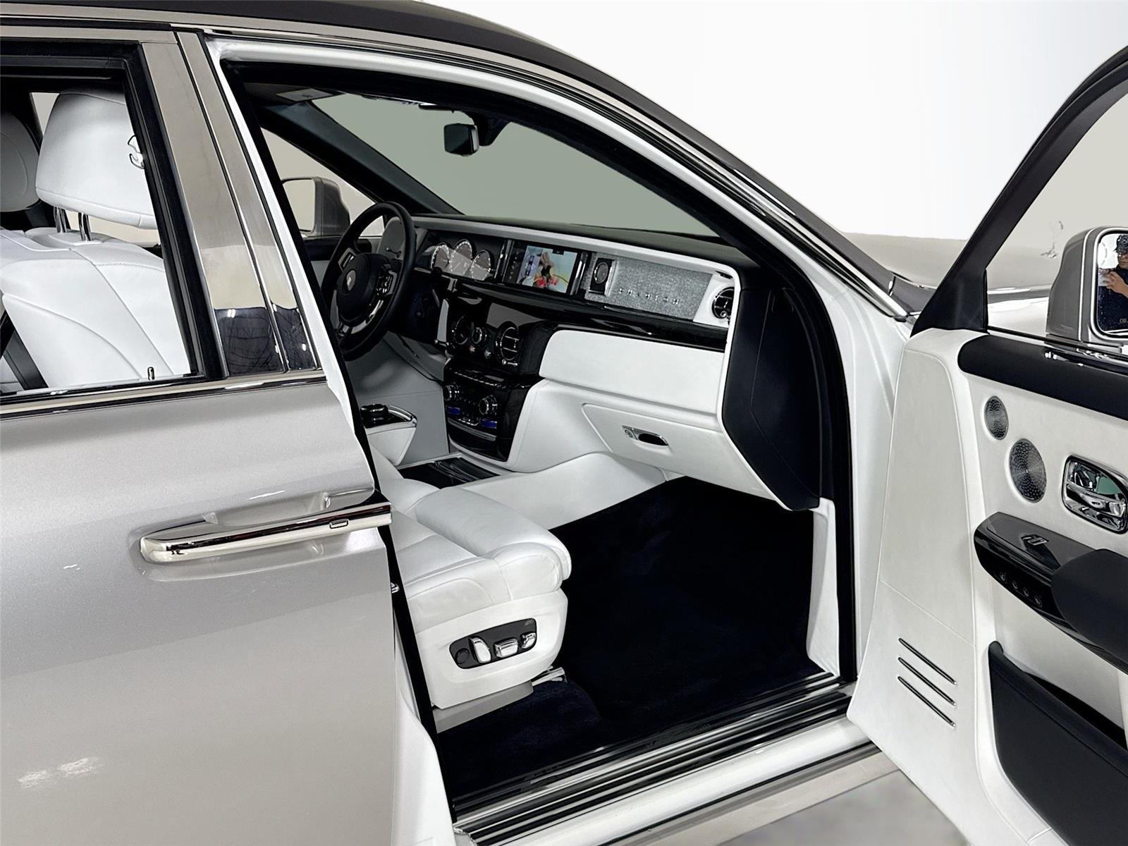 Used 2023  Rolls-Royce  image 39