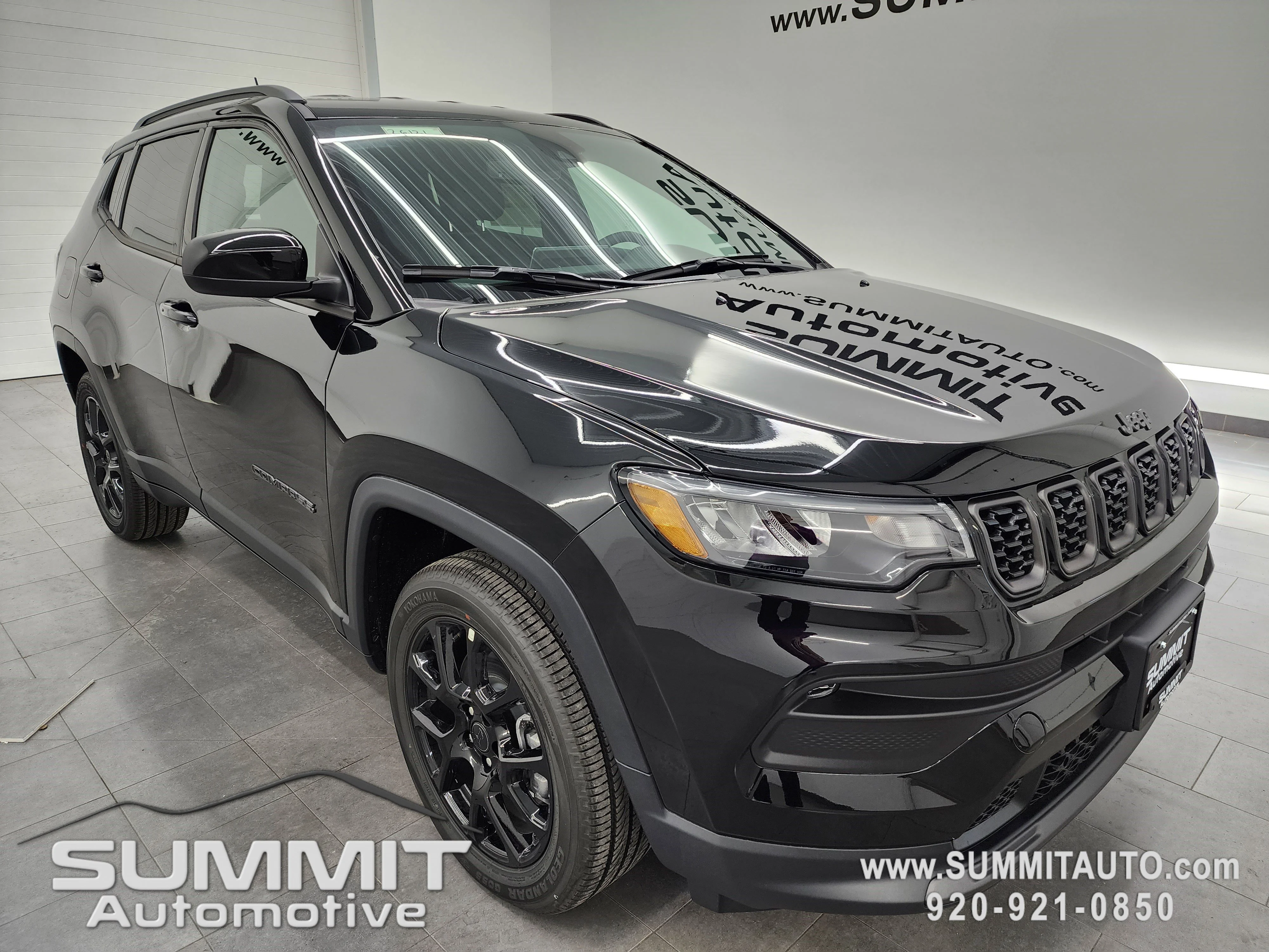 New 2026 Diamond Black Crystal Pearlcoat Jeep Latitude image 2